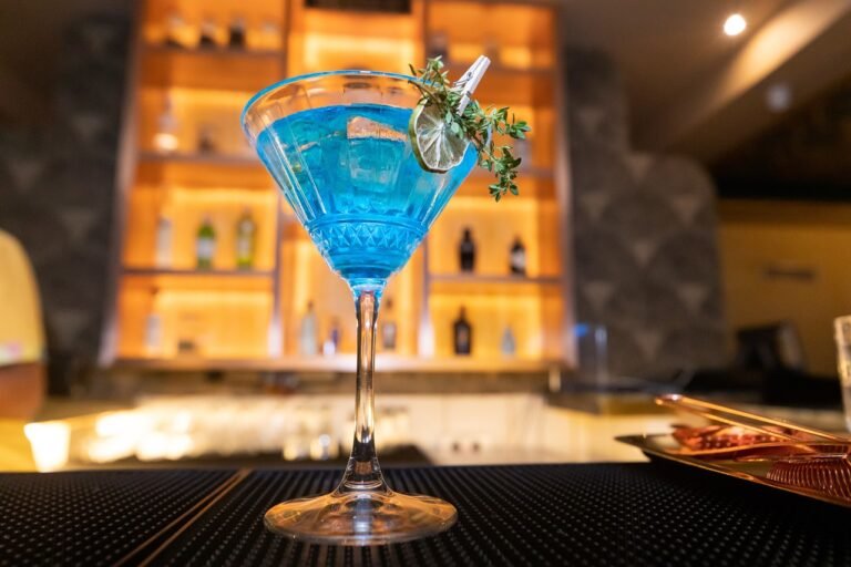 drink, cocktail, bar-7118988.jpg